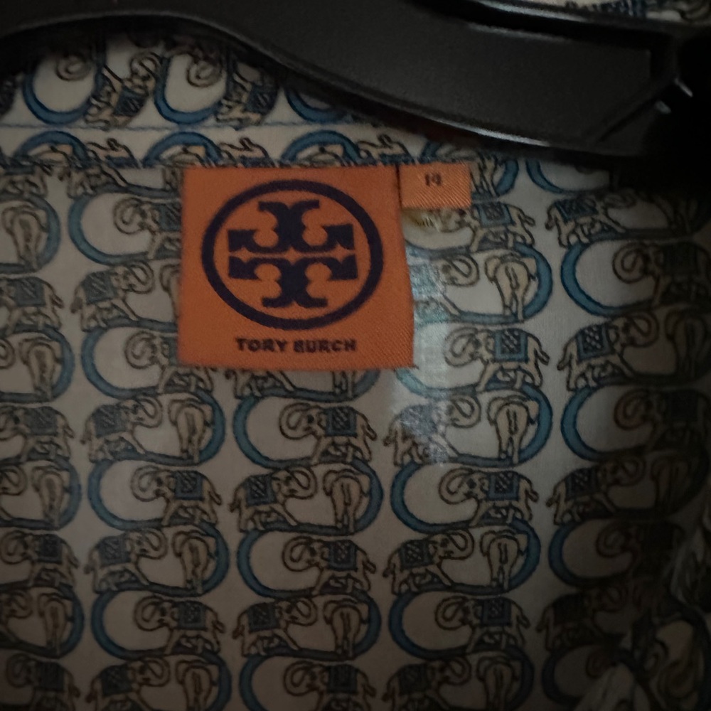 Patterned Button-Up Women's Top - Picture 3 of 10